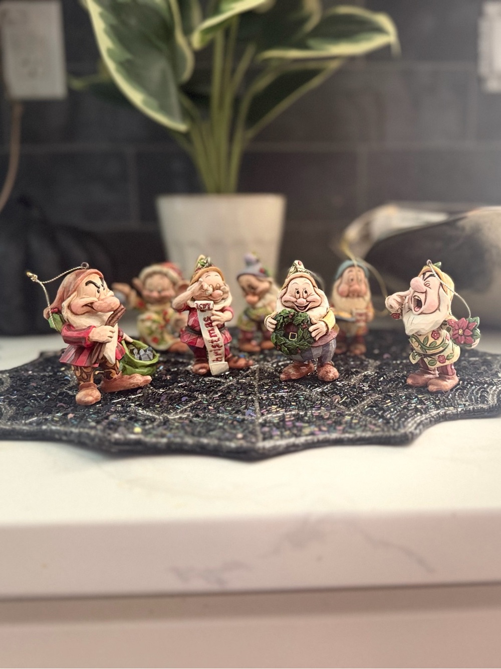 Holiday Jim Shire 7 Dwarf Figurine Set - Disney Christmas ornament